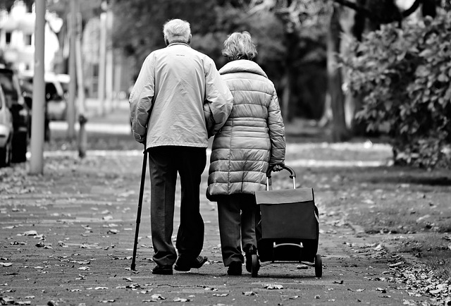 Cómo evitar el agotamiento emocional al cuidar a personas mayores