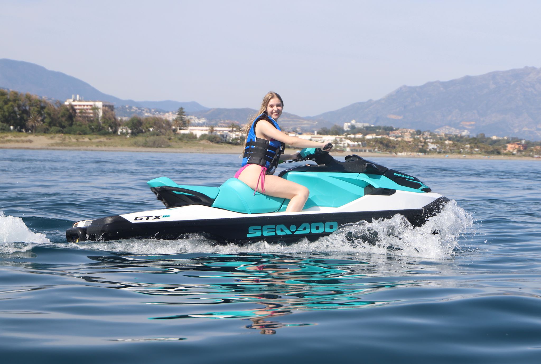 Alquiler de Motos de Agua y Deportes Acuáticos en Puerto Banús, Marbella